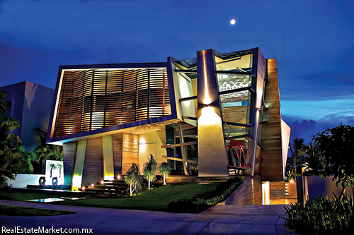 Casa Gómez, en Puerto Cancún, es un ejemplo de la gran arquitectura con que cuenta este destino.