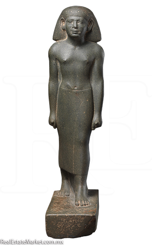 Estatuilla de un hombre caminando, data de 1900 a 1850 a. C.