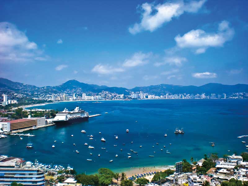 Real Estate,Real Estate Market and Lifestyle,Real Estate Market &amp; Lifestyle,Bioarquitectura, Crucero en el puerto de Acapulco.