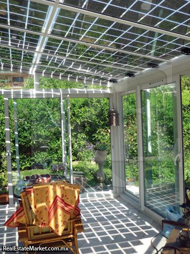 Invernaderos con vidrio fotovoltaico en Rhone-Alpes, Francia