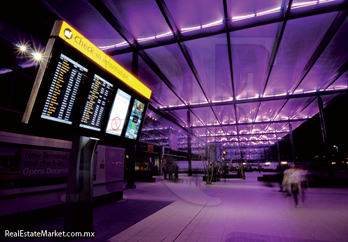 Londres-Heathrow es la terminal aérea más activa en el Reino Unido, en 2012 alcanzó un total de 69.9 millones de pasajeros