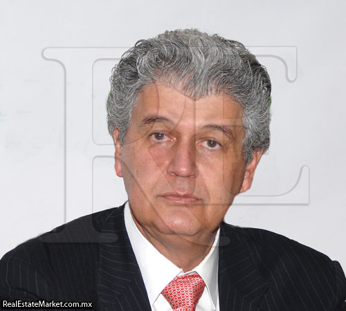 Alfredo Elías Ayub, 
director general de la CFE.