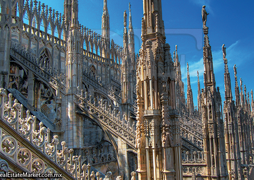 Iglesia de Milán, Italia otro ejemplo del uso del material.