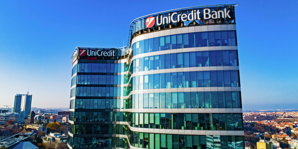 Unicredit presenta piani per tagliare 3.000 posti in Italia