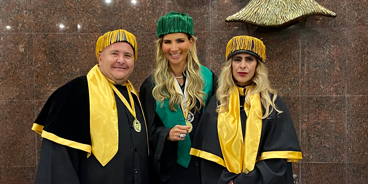 Presidente de la OMLID, Dr. Fued Jalil Jassan (izquierda), Gisselle Morán (centro), Dra. Gabriela López (derecha).