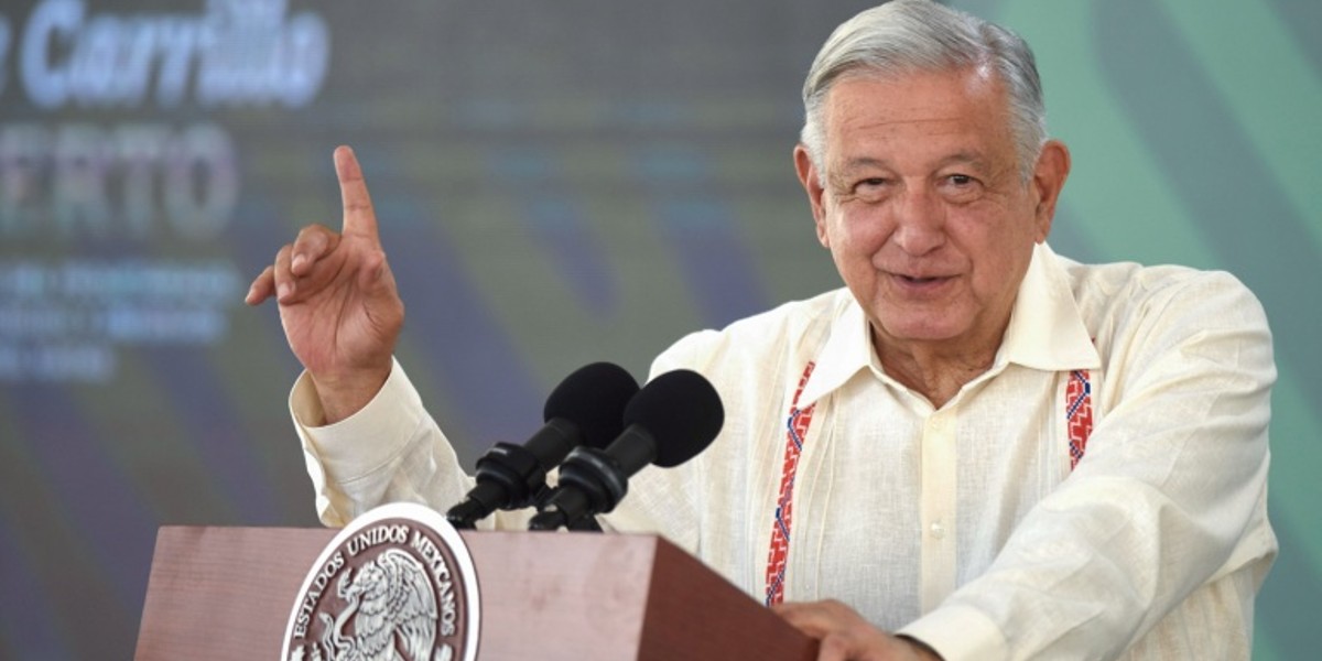 AMLO anuncia programa para rehabilitar 11,000 inmuebles de salud