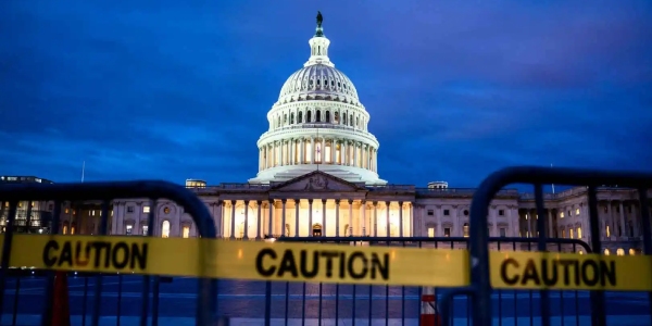 Mercados globales reaccionan al cierre en Washington: Peso se deprecia