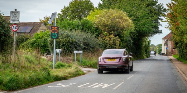 Rolls-Royce busca mejorar la seguridad vial con indicadores de velocidad