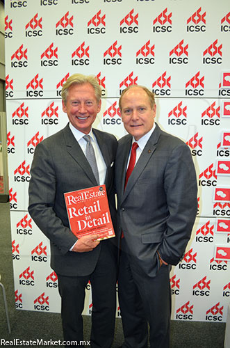 Michael P. Kercheval, presidente y CEO del ICSC; Robert Welanetz, presidente de la ICSC.