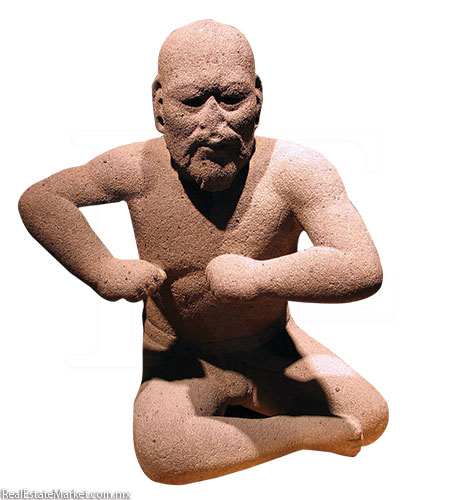 El Luchador, escultura en basalto pertenece al periodo Preclásico Medio.