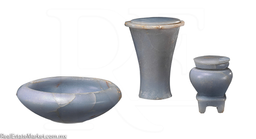 Envases cosméticos encontrados en excavaciones realizadas durante 1904.