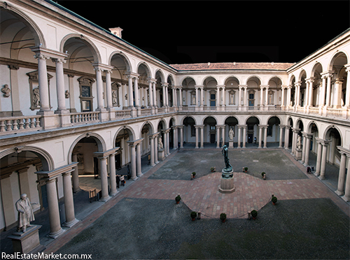 Pinacoteca de Brera, inaugurada en 1773 fue el primer museo <br />de Milán.