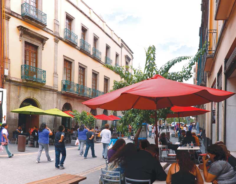 El corredor cultural Regina se ha convertido en un punto de encuentro para jóvenes y artistas. 