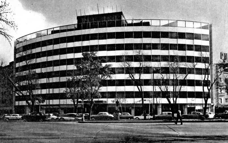 Edificio de Banca Cremi en 1958, Paseo de la Reforma.