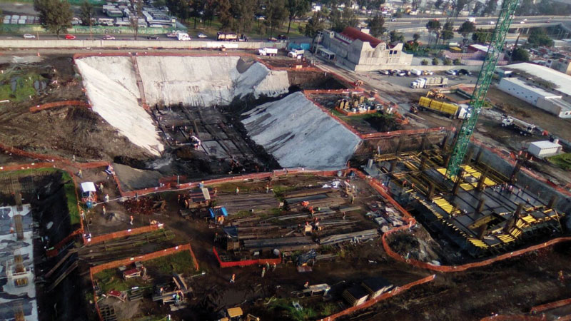 Obra en proceso, centro comercial Las Antenas