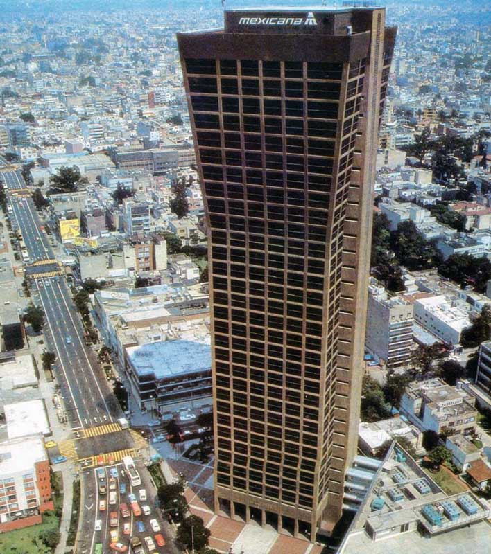 La Torre de Mexicana de Aviación, ubicada en la avenida Xola entre las calles de Adolfo Prieto y Mier y Pesado, en los años ochenta. Fue inaugurada en 1984.