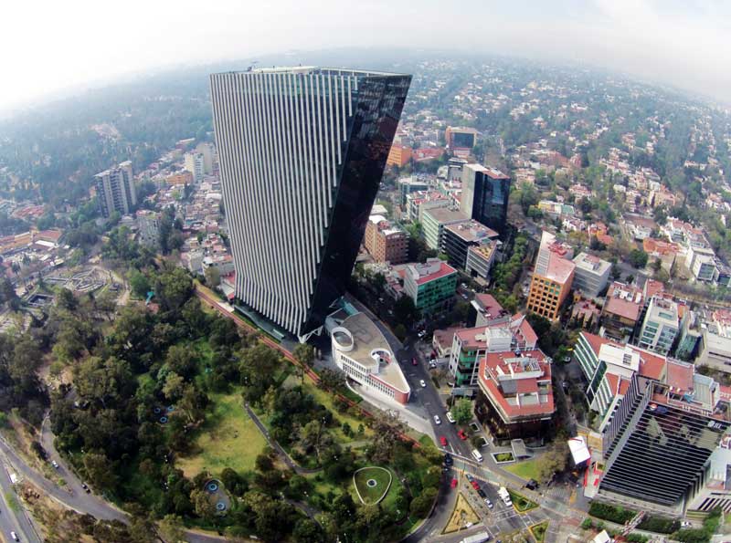 Torre Virreyes. El ícono de 25 niveles es obra del arquitecto Teodoro González de León.