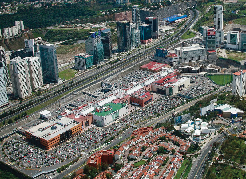 Centro comercial Santa Fe se inauguró en noviembre de 1993 por el presidente Carlos Gortari. 