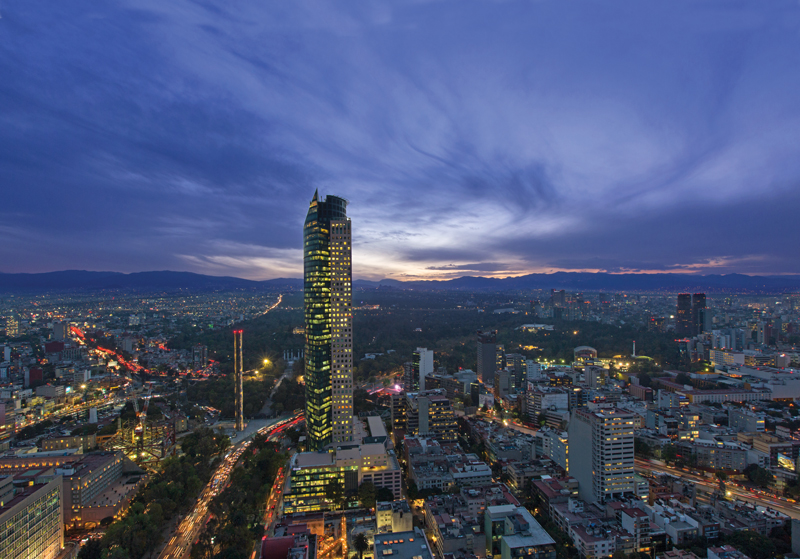 Corredor Reforma. El también llamado Paseo de los Rascacielos cuenta con 14 kilómetros de longitud y hasta 2015, con 76% de los proyectos de oficinas en la CDMX. 