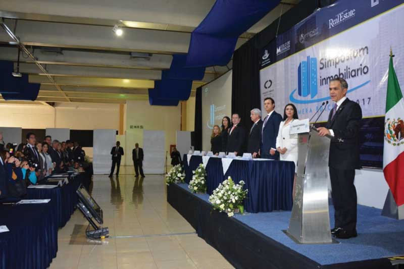 Jefe de Gobierno, Miguel Ángel Mancera Espinosa, al inagurar 
el  Primer Simposium Inmobiliario CANACO 2017.