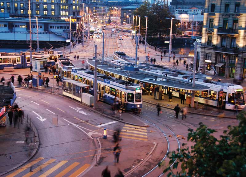 Desde 2005, Zúrich aumentó espacios urbanos sin autos.