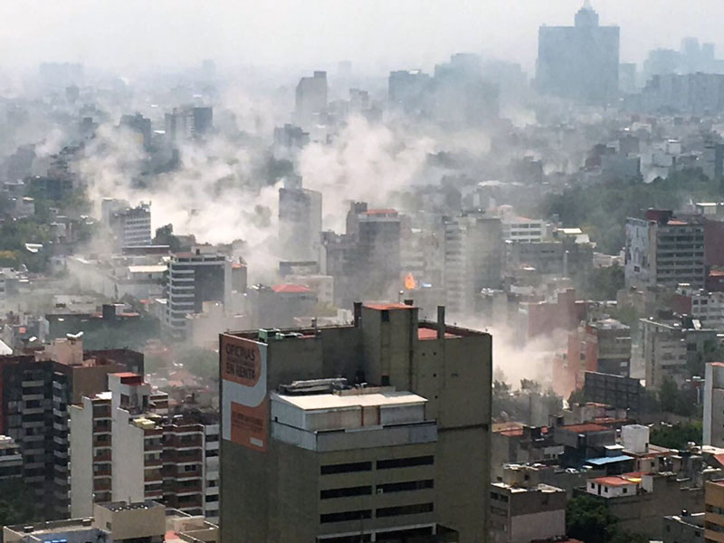 Real Estate,Sobre los edificios se elevaron nubes de polvo que anunciaron decenas de colapsos.