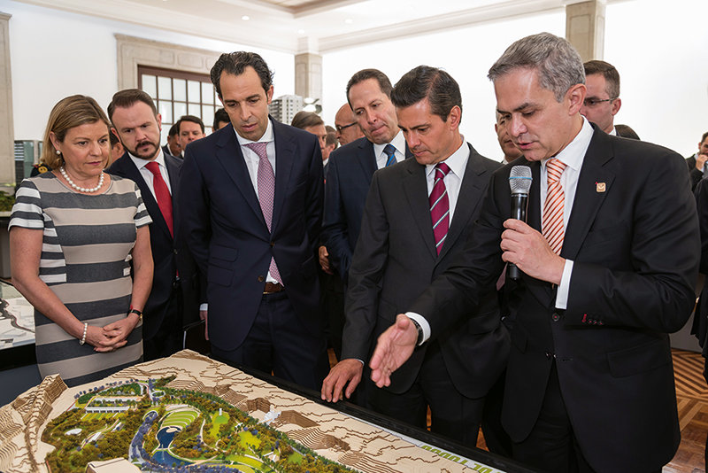 Real Estate Market, Monterrey, De izquieda a derecha: Lic. María José Fernández, directora general de la ADI; Arq. Salvador Daniel Kabbaz Zaga, presidente de la ADI; Dr. Eruviel Ávila, ex gobernador del Estado de México; Lic. Enrique Peña Nieto, presidente de la República Mexicana y Dr. Miguel Ángel Mancera, jefe de Gobierno de la CDMX.