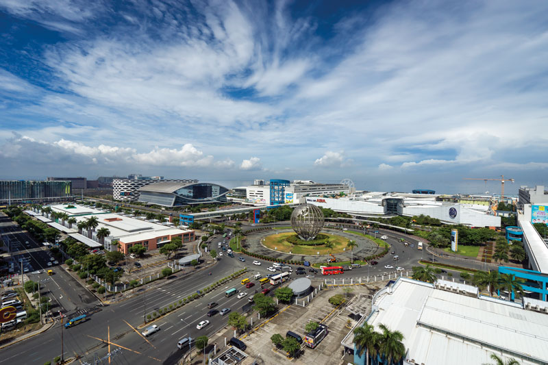 Real Estate Market &amp;amp; Lifestyle,Real Estate,LOS QUE MÁS VENDEN, LOS MÁS GRANDES Y LOS MÁS SEXYS,Brioni. Mercados para todas las generaciones y segmentos,Marianne Vázquez, SM Mall. Estadio deportivo para un centro comercial. 