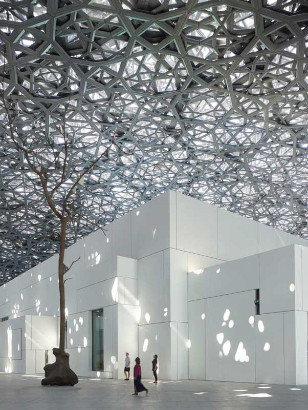 Real Estate Market &amp;amp;amp;amp;amp;amp; Lifestyle,Real Estate,Arquitectura Disruptiva,Los arquitectos más influyentes del mundo,Jean Nouvel, Arquitectura impredecible, Otro plano del Louvre Abu Dhabi, en Emiratos Árabes Unidos (2017).