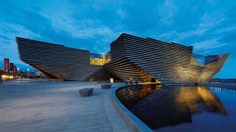 Real Estate Market &amp; Lifestyle,Real Estate,Arquitectura Disruptiva,Los arquitectos más influyentes del mundo,088-kengo-kuma, V&A Dundee. Riverside Explanade, Reino Unido (2018). 