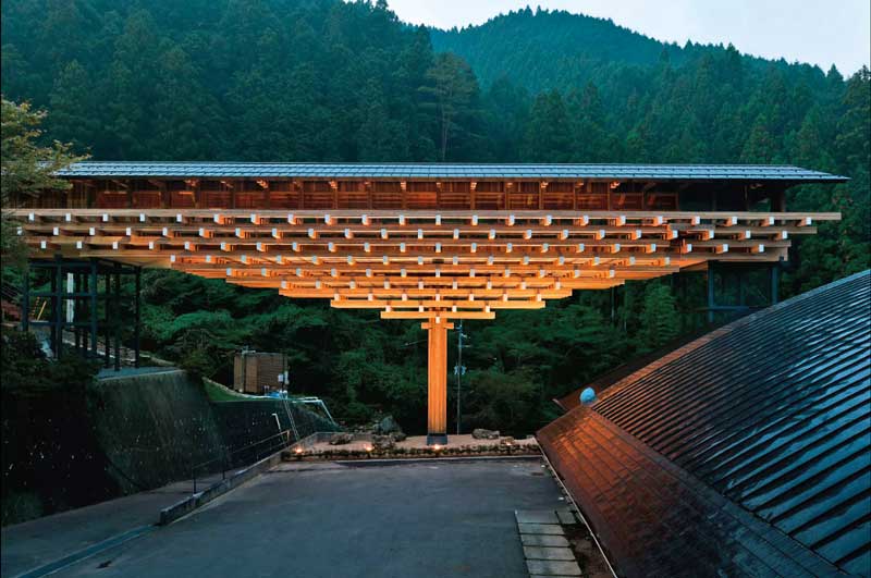 Real Estate Market &amp; Lifestyle,Real Estate,Arquitectura Disruptiva,Los arquitectos más influyentes del mundo,088-kengo-kuma, Yusuhara Wooden Bridge Museum. Takaoka, Japón (2010). 