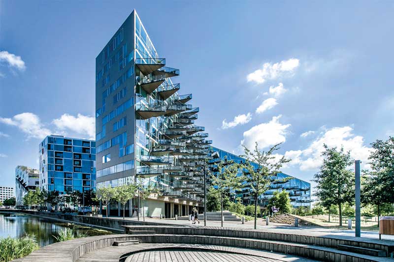Real Estate Market &amp; Lifestyle,Real Estate,Arquitectura Disruptiva,Los arquitectos más influyentes del mundo,BIG (Bjarke Ingels Group), Humanismo en evolución, VW Houses. Copenhague, Dinamarca (2006).