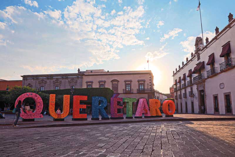 Real Estate,Real Estate Market &amp; Lifestyle,Real Estate México,Querétaro, referente de la economía nacional,¿Por qué invertir en Querétaro?, ENTREVISTA A FRANCISCO DOMÍNGUEZ SERVIÉN, “Que lo mejor de Querétaro salga al mundo”.