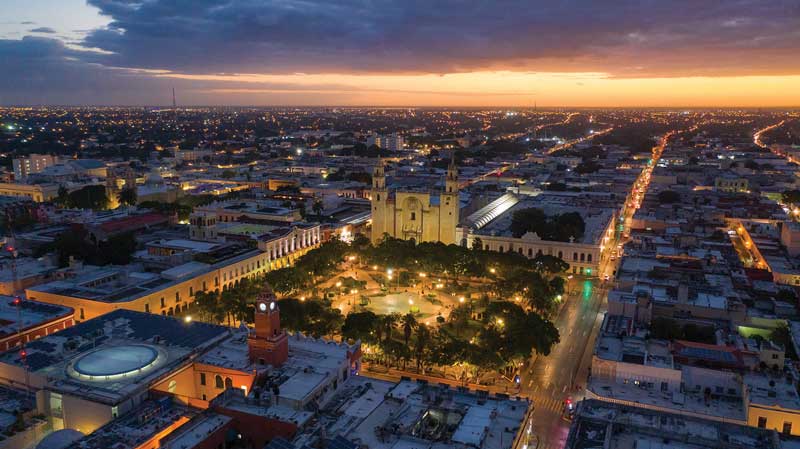 Real Estate Market &amp; Lifestyle,Real Estate,Mérida,Yucatán,Inversión,Invertir en Mérida, ¿Por qué es importante?, Parque Plaza Grande en el Centro Histórico