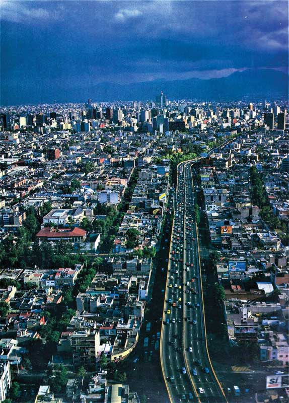 Real Estate Market &amp; Lifestyle,Real Estate,Real Estate México,ADI,30 años de la ADI,Asociación de Desarrolladores Inmobiliarios, Vista aérea de la ciudad de México a principios de los años 90.