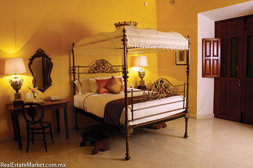 El hotel cuenta con 10 suites exclusivas decoradas a tono con la historia de la casa.