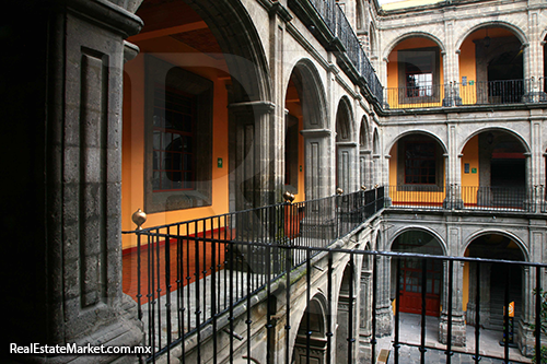 Museo de la luz ubicado en el patio chico del antiguo colegio de san lider lidefonso