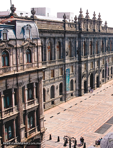 Explanada Museo Nacional de Arte (MUNAL).