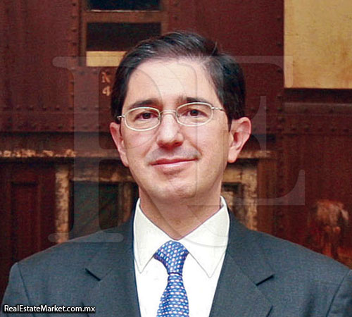Dionisio Pérez Fácome<br />secretario de la SCT.