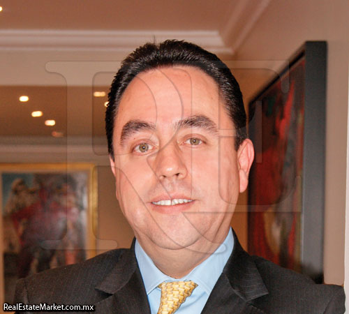 Adolfo Loria Gracia|Facax<br />director de credito Hipotecario Grupo Santander