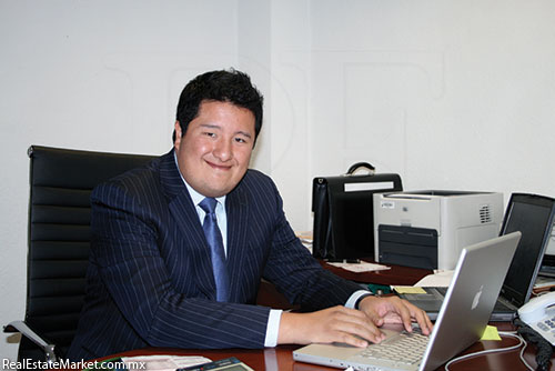 Ing. Jonathan Flores Aguilar, Director Comercial de OAPAS