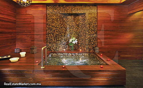 Jacuzzi del Spa Oriental del JW Marriot.