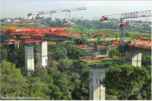 Con ingenio elevado a ser tecnología de punta, las piezas del puente <br />
se van colocando desde plataformas suspendidas de la estructura volada.