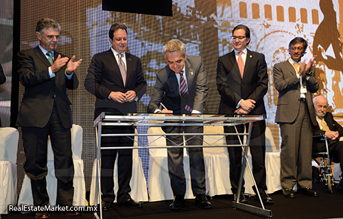 Lic. Jorge Quinzaños V.P ADI., Arq. Elias Fasja Presidente ADI, Dr. Miguel Ángel Mancera Jefe de Gobierno del DF., Mtro. Salomon Chertorivski Srio. de Desarrollo Económico del DF., Ing. Alfonso Salem Slim y Arq. Teodoro González de León