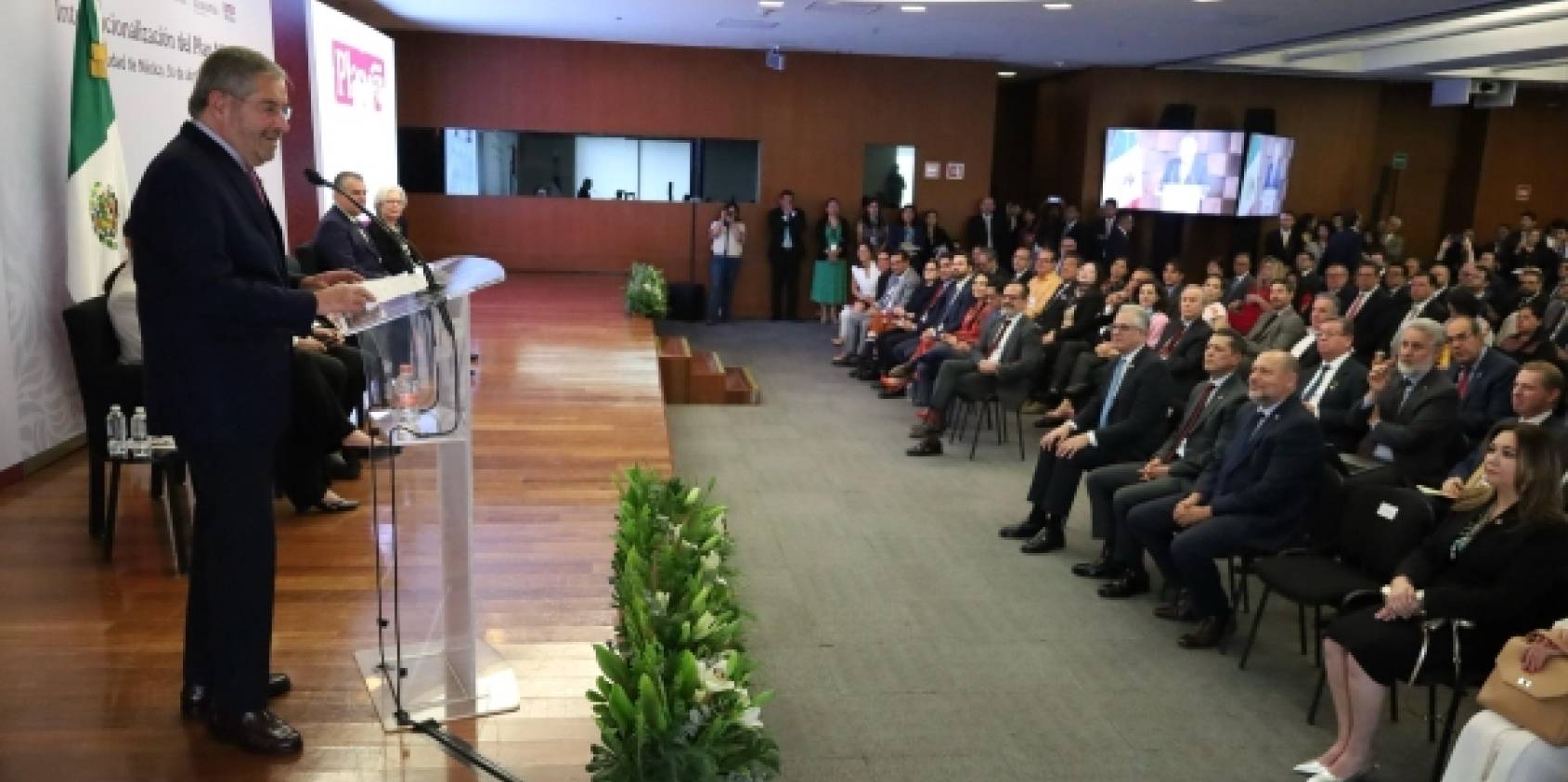 México activa su red diplomática para llevar el Plan México al mundo
