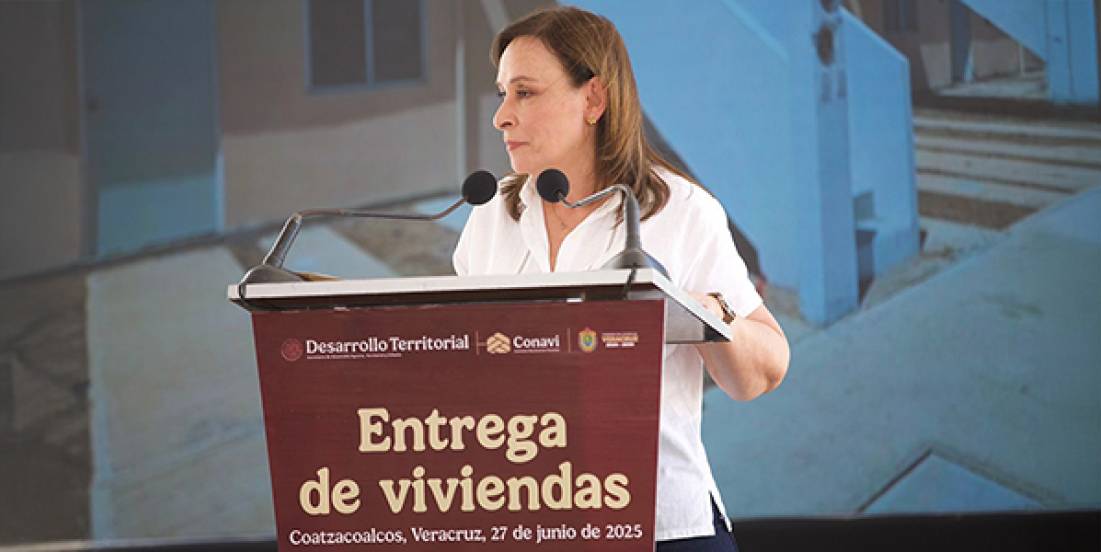 Entregan viviendas a familias reubicadas en Coatzacoalcos como parte del CIIT