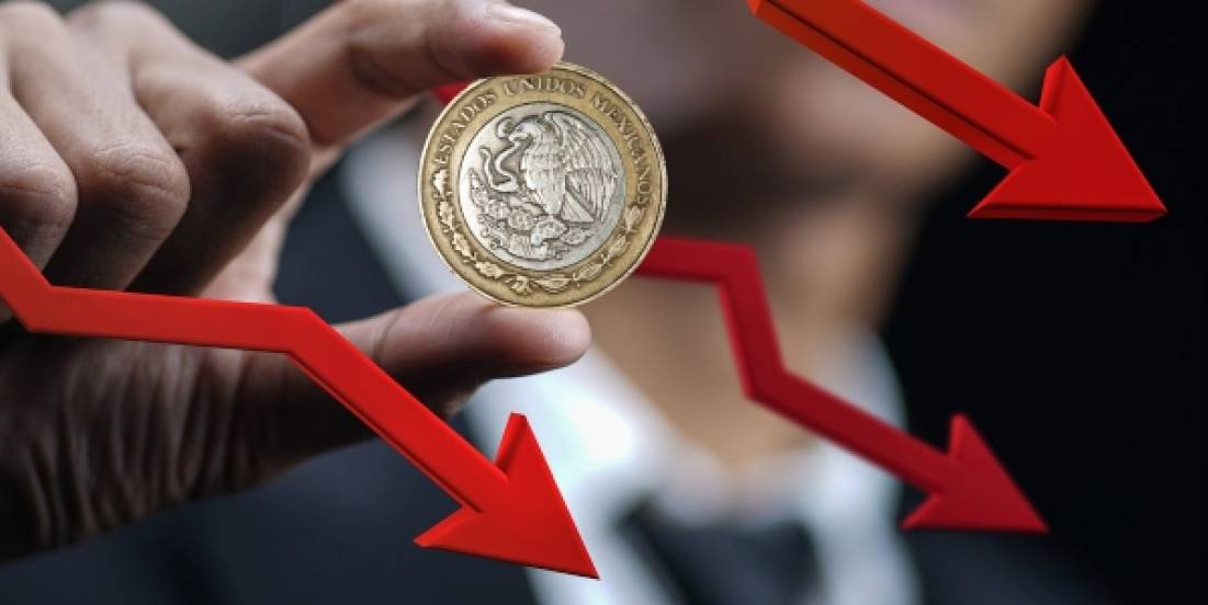 Peso retrocede 0.41% mientras el dólar gana terreno previo a Jackson Hole