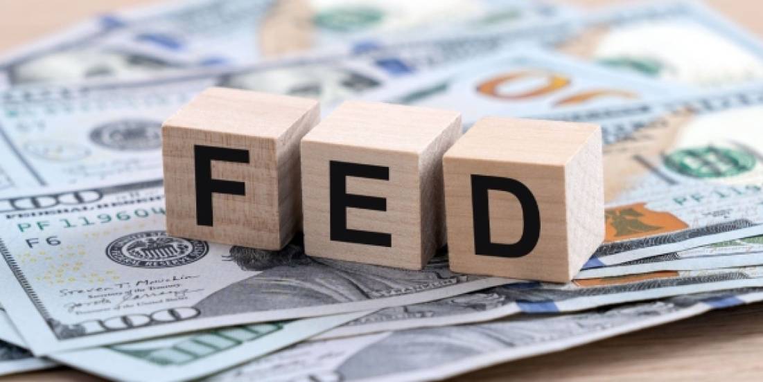 El dólar se debilita por expectativa de recortes de la Fed