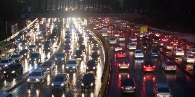Congestionamiento vehicular mundial sube a 25% y presiona a las ciudades
