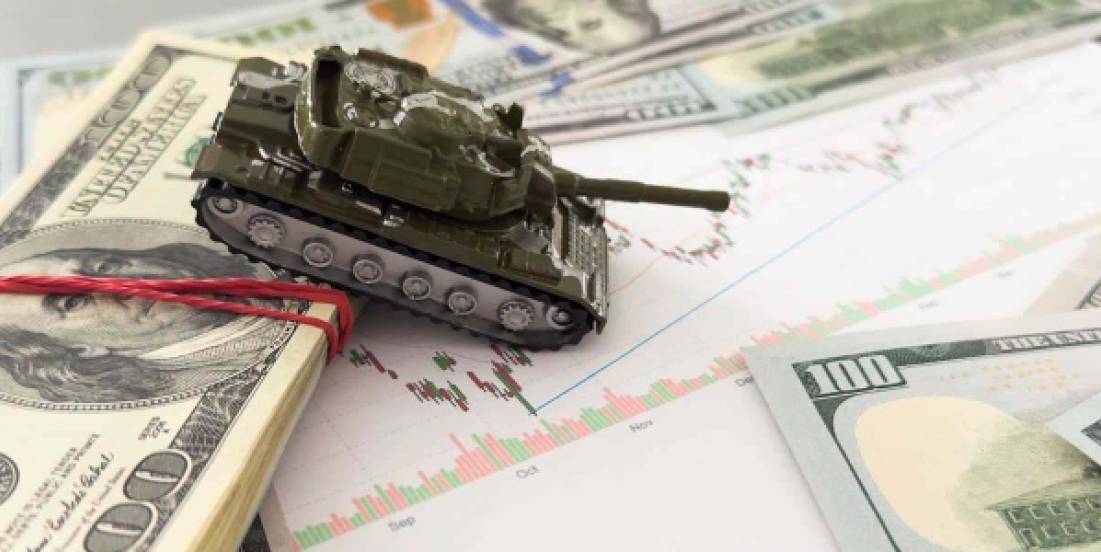 Peso se debilita ante tensiones en Medio Oriente y fortaleza del dólar